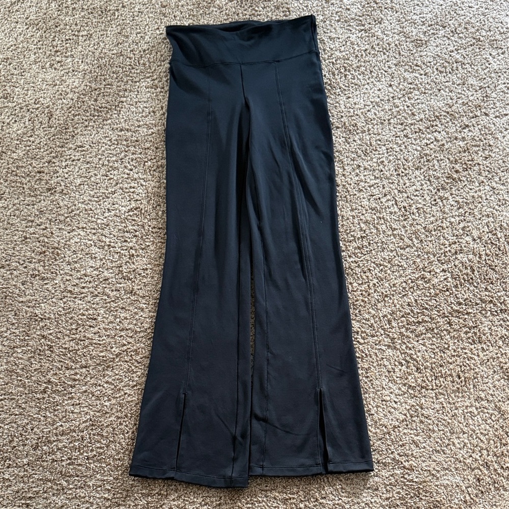 Gapfit sky high eclipse split flare yoga pants